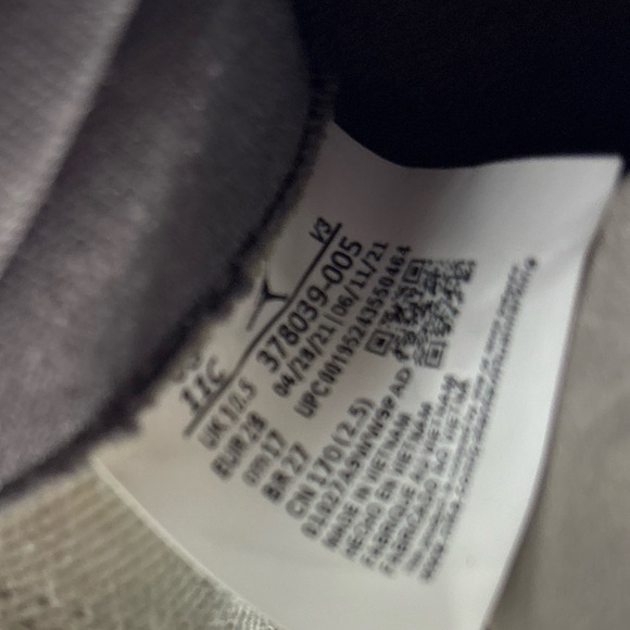 🔥🔥🔥Air Jordan Retro 11 Gray Sneakers Size: 11C🔥🔥🔥 - Picture 9 of 9